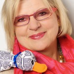 Dr. Kristin Engelhardt/Geschäftsführerin engelhardt kommunikation gmbh mit dem Agenturmaskottchen